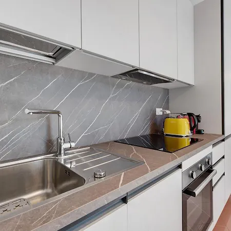 Front Apartment *